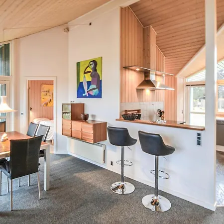 Holiday home 3 Bedroom Pet Friendly In *
